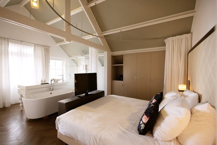 Room 48 of 144