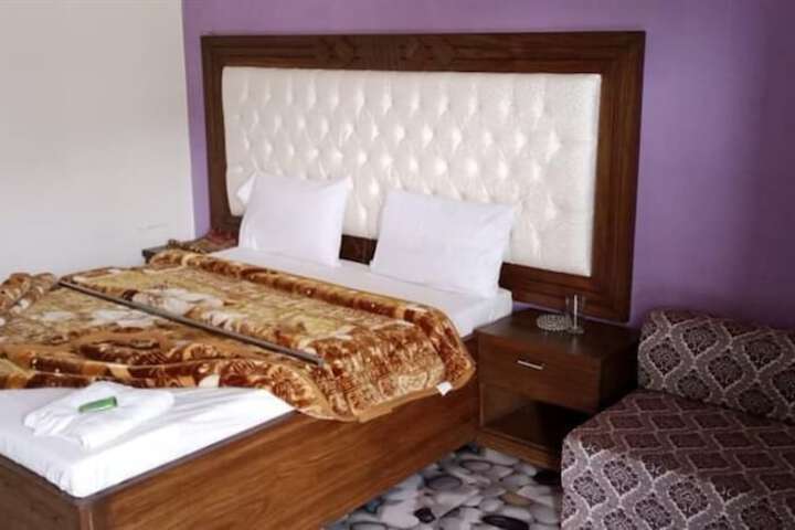 Room 4 of 7