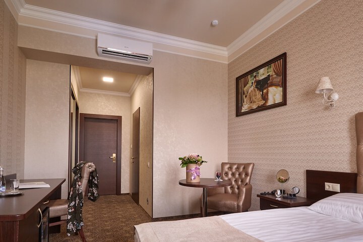 Room 6 of 46