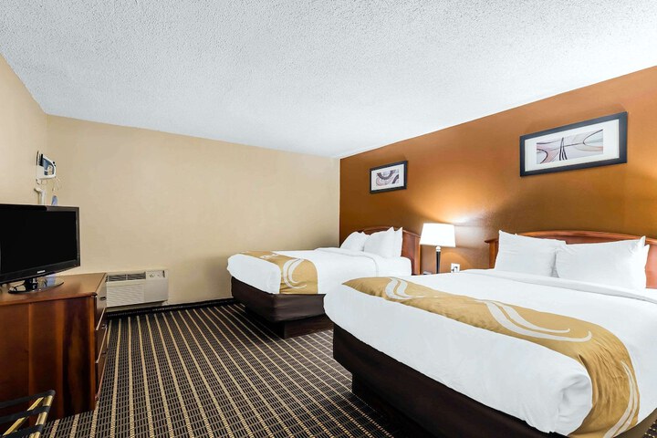 King and Queen Bed (6 of 11)