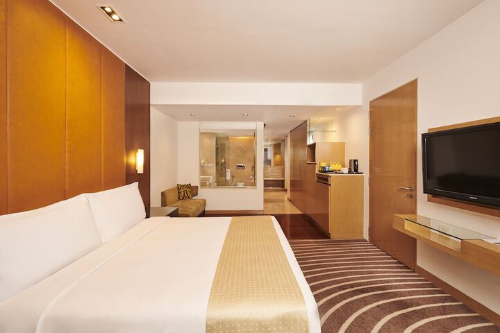 Room 7 of 93