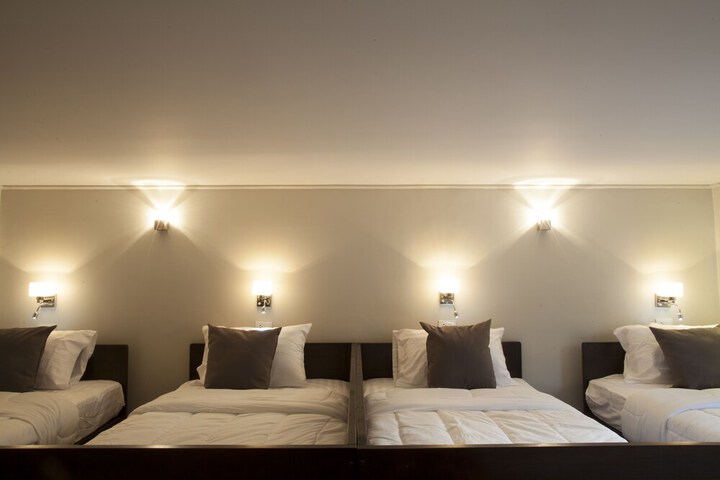 Room 5 of 32