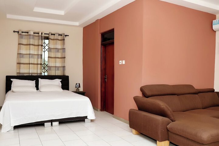 Room 9 of 33
