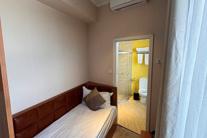Room 18 of 38