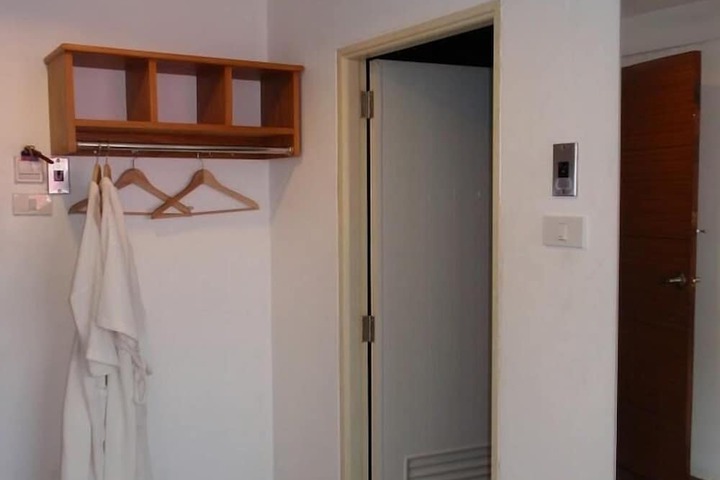Room 6 of 20