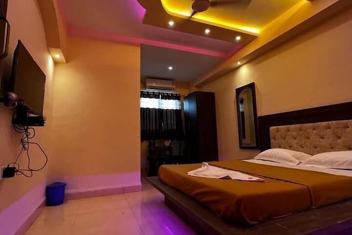 Room 2 of 8