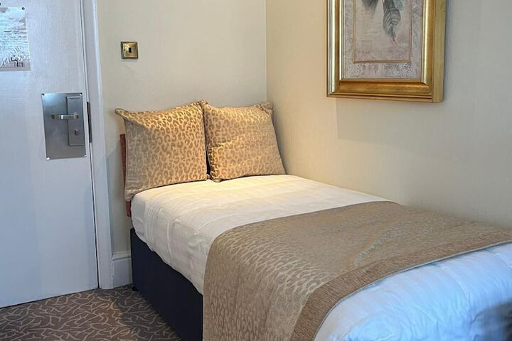 Room 35 of 128