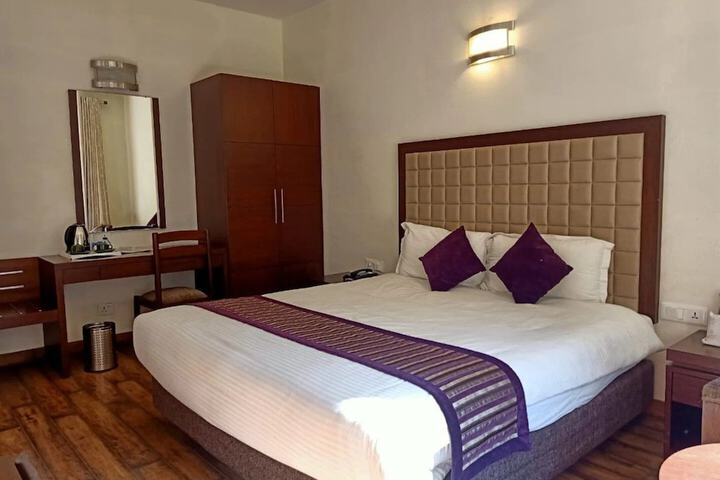 Room 3 of 158