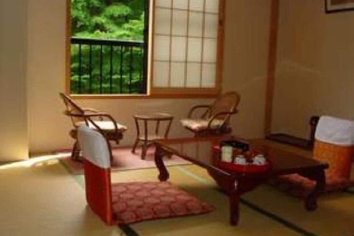 Room 5 of 27