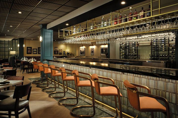 Lounge 74 of 85