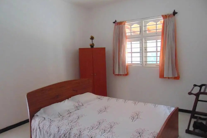 Room 4 of 17
