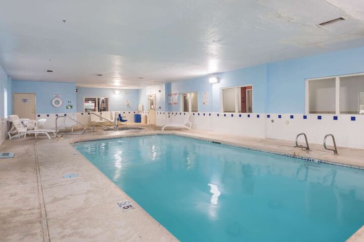 Pool Hotel