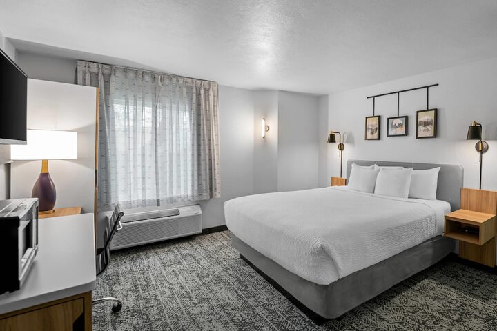 Room 35 of 61