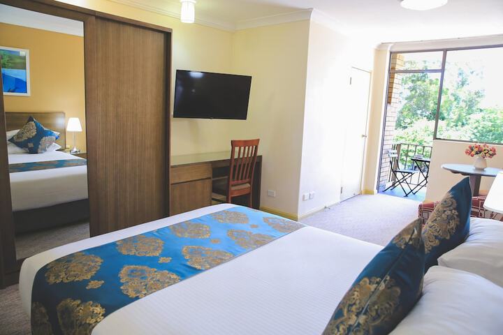 Room 11 of 32