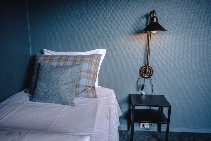 Room 17 of 76