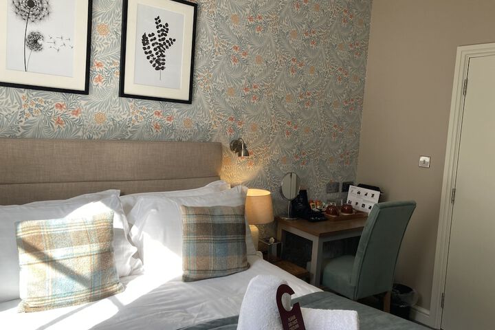 Room 10 of 33