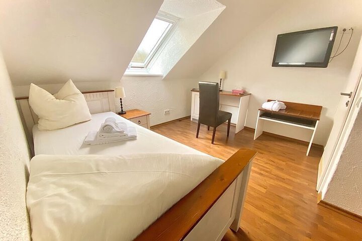 Room 8 of 27