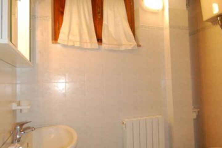 Room 4 of 43