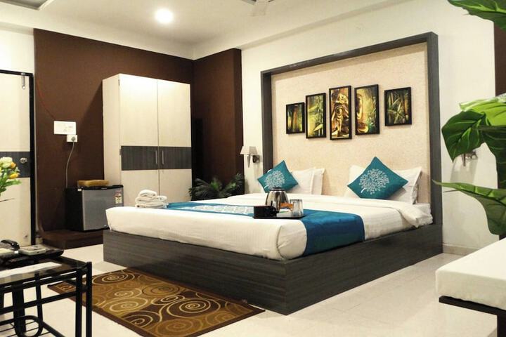 HOTEL CROWN