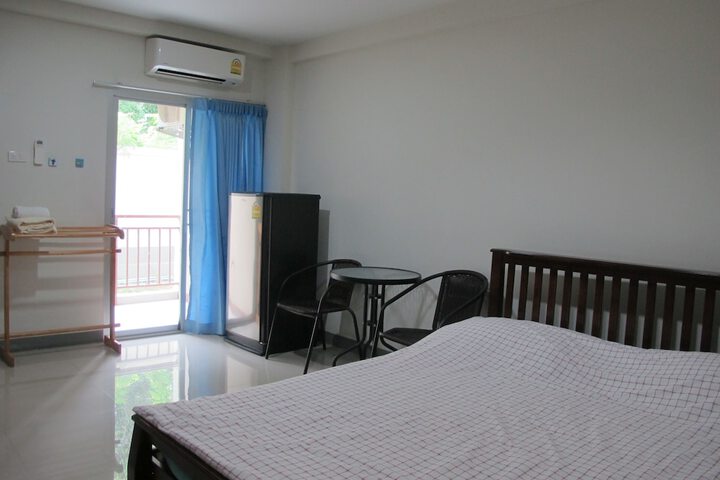 Room 7 of 33
