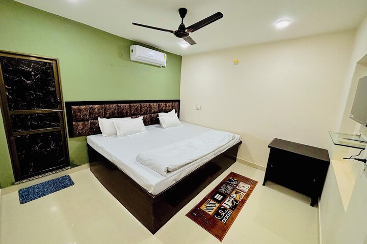 Room 5 of 11