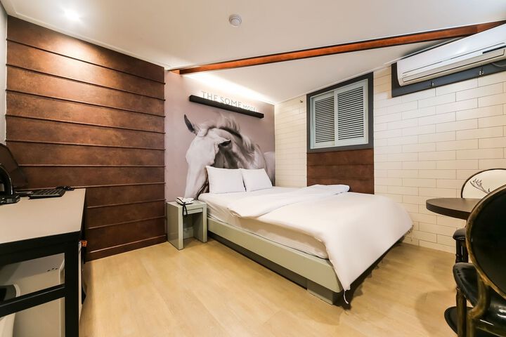 Room 2 of 70