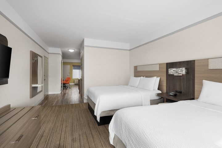 Room 32 of 68