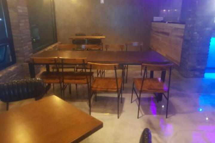 Lounge 4 of 53