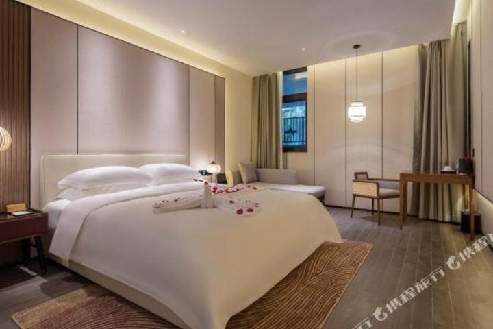 Quxian Wenfeng Youzhu Hotel