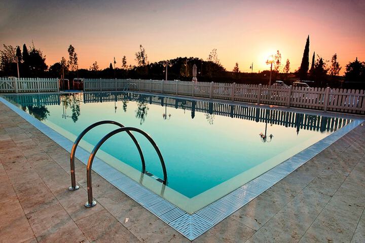 Pools & Facilities