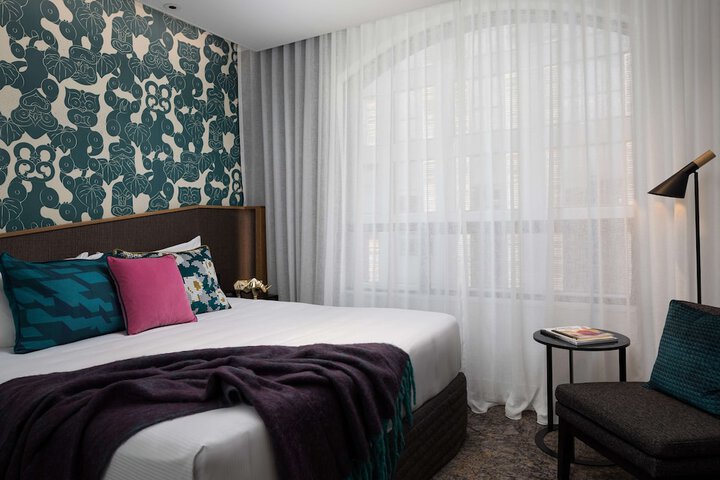 Room 27 of 60