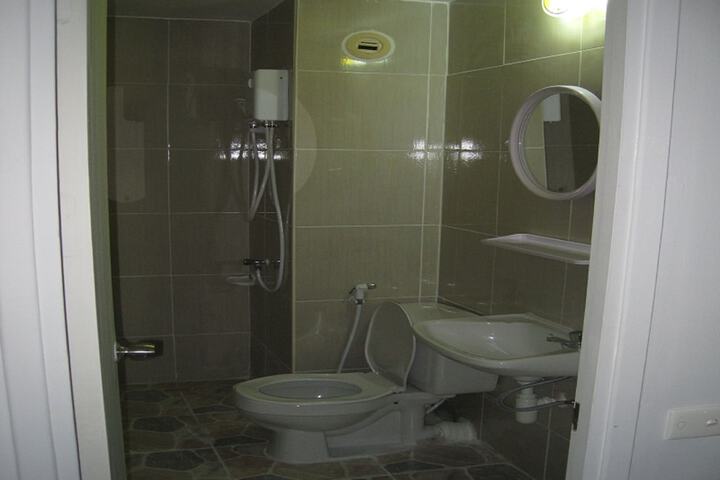 Room 7 of 14