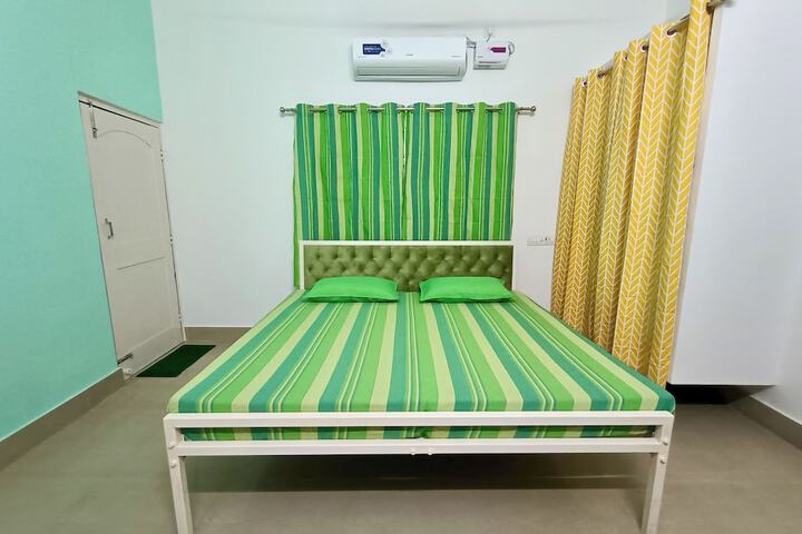 Room 7 of 32