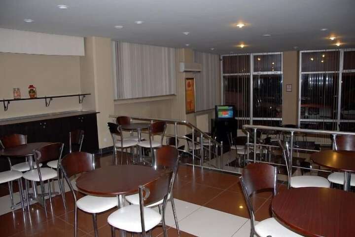 Lounge 17 of 24