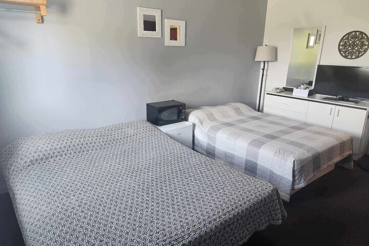 Room 9 of 33