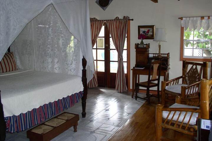 Room 8 of 33