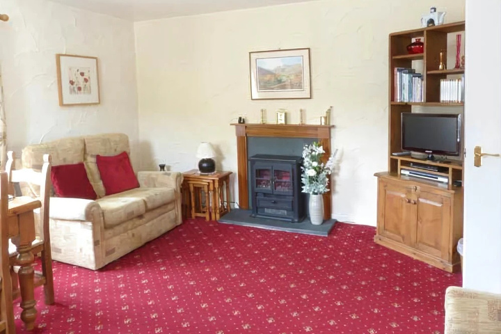 Room 4 of 8