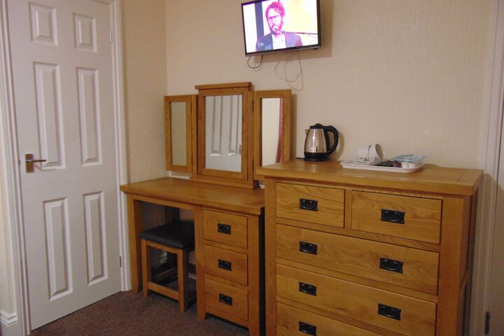 Room 4 of 91