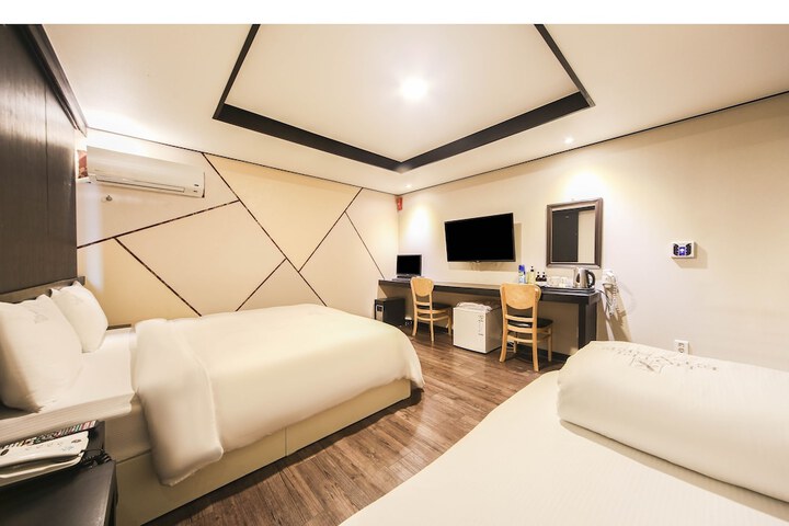 Room 18 of 42