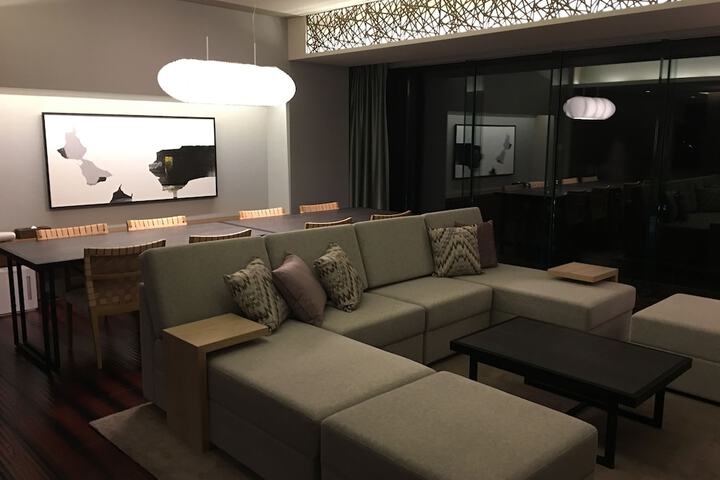 Room 8 of 176
