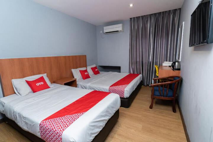 OYO 90207 Sir Inn