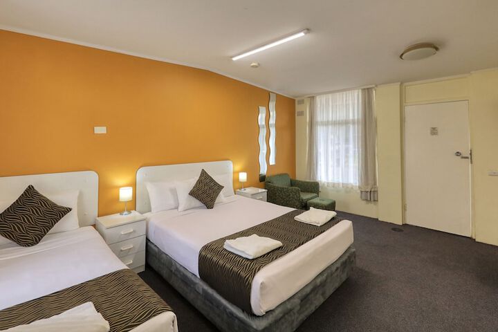 Room 4 of 75