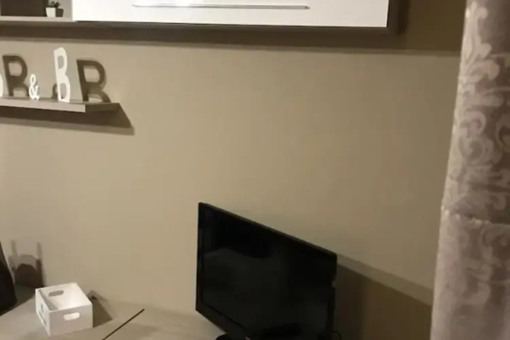 Room 4 of 8