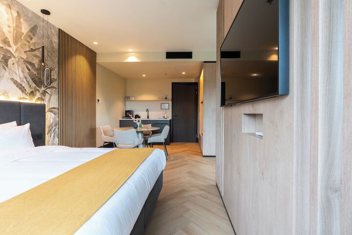 Room 5 of 32