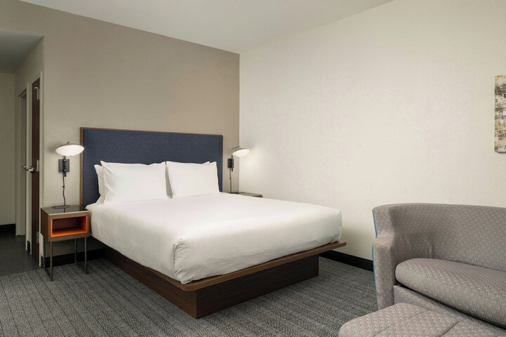 Room 15 of 37