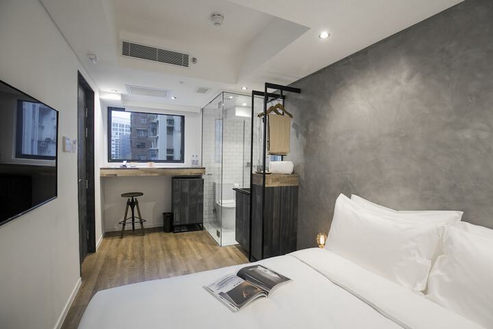Room 16 of 42