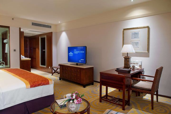 Room 16 of 28