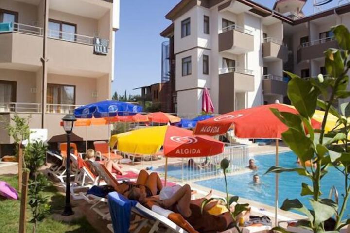 Hotel Pool