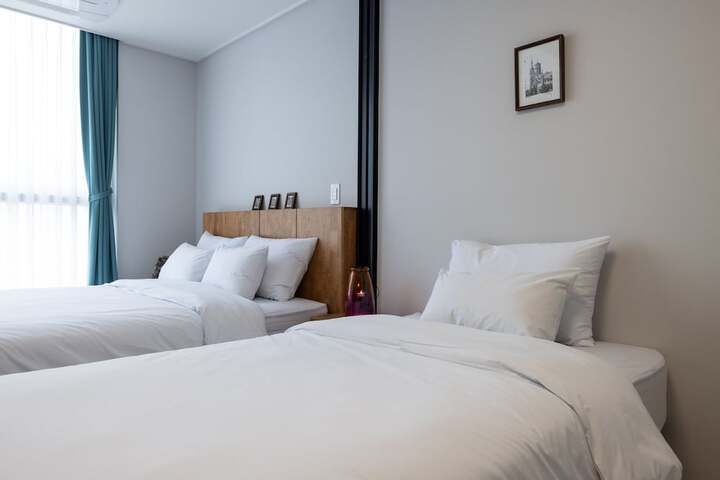 Room 6 of 26