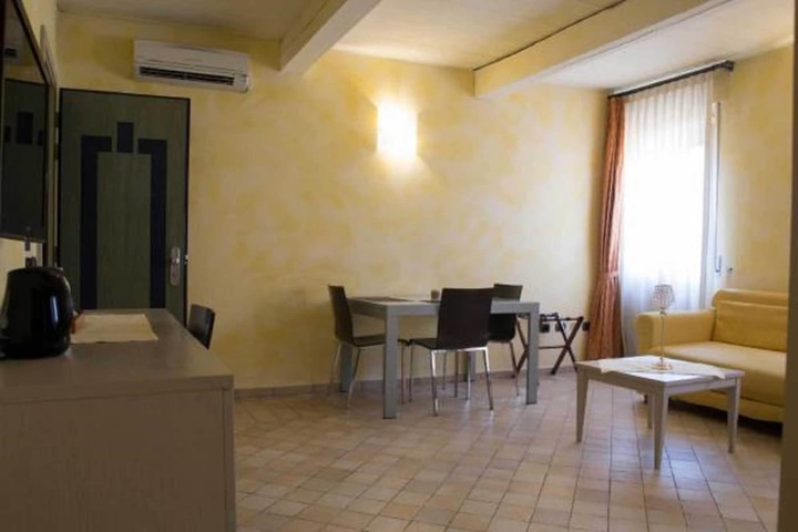 Room 9 of 39